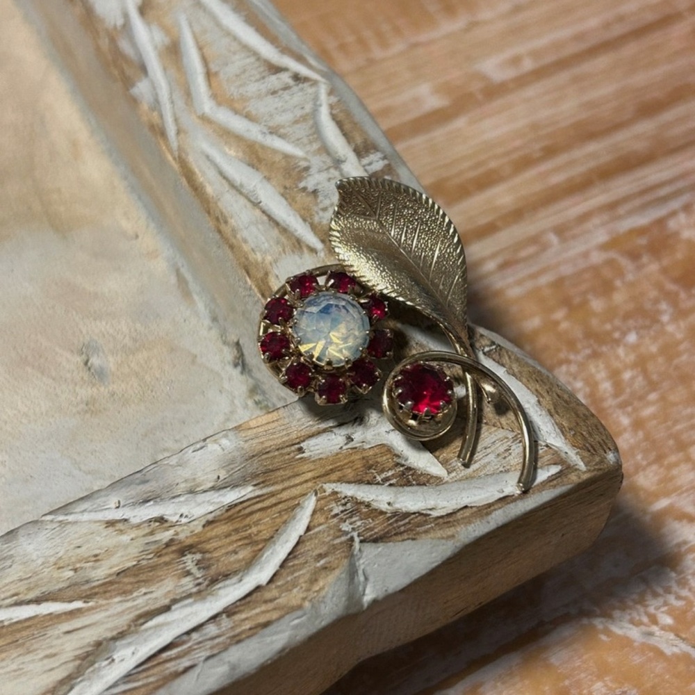 Vintage Prong Set Ruby Red Rhinestone Flower Brooch Gold Tone Etched Leaf